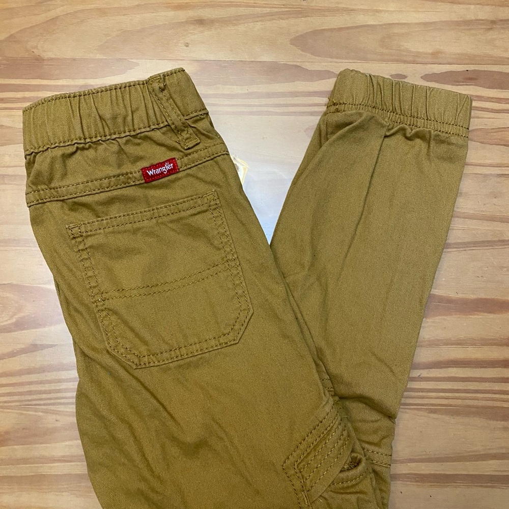 Wrangler Kids khaki gamer joggers size 8